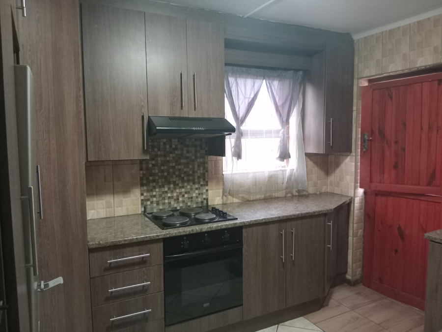 2 Bedroom Property for Sale in Kwa Nobuhle Eastern Cape